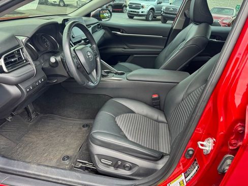 Used 2021 Toyota Camry SE w/ Cold Weather Package image 13