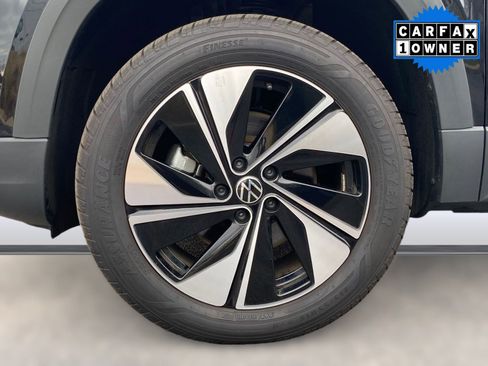 Used 2024 Volkswagen Taos SE image 12