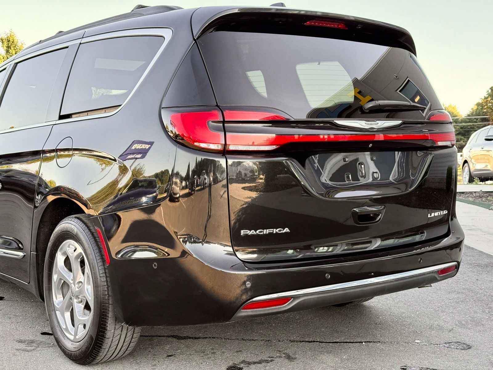 Used 2022 Chrysler Pacifica Limited FWD image 5