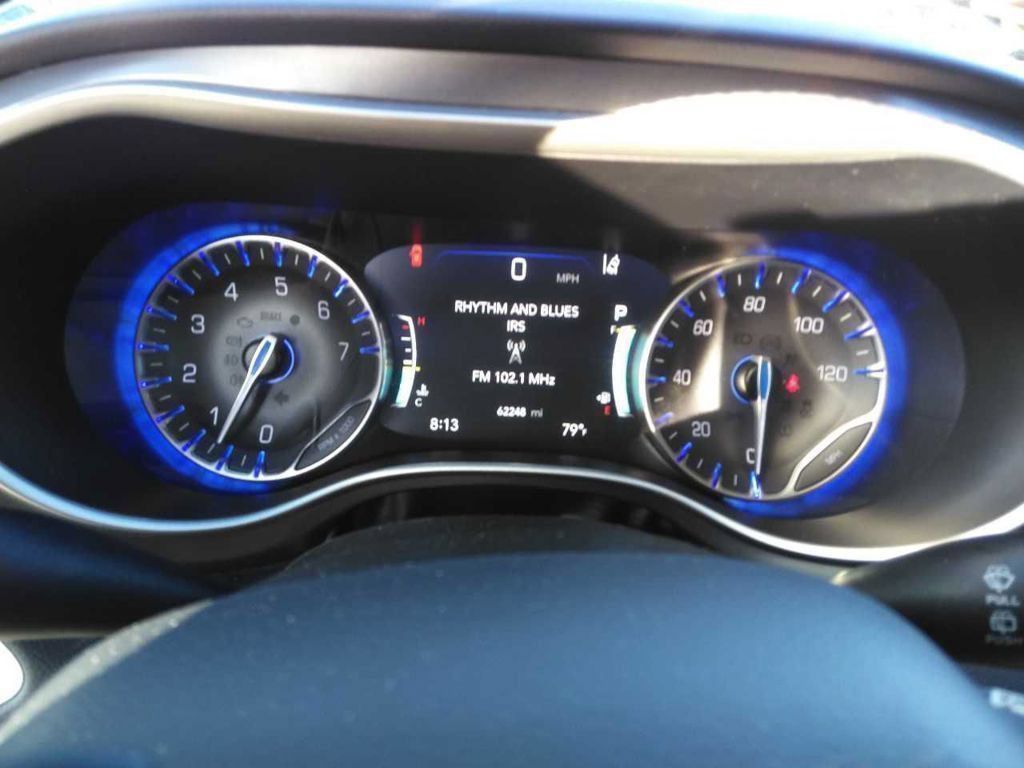 Used 2024 Chrysler Pacifica Touring-L FWD image 5