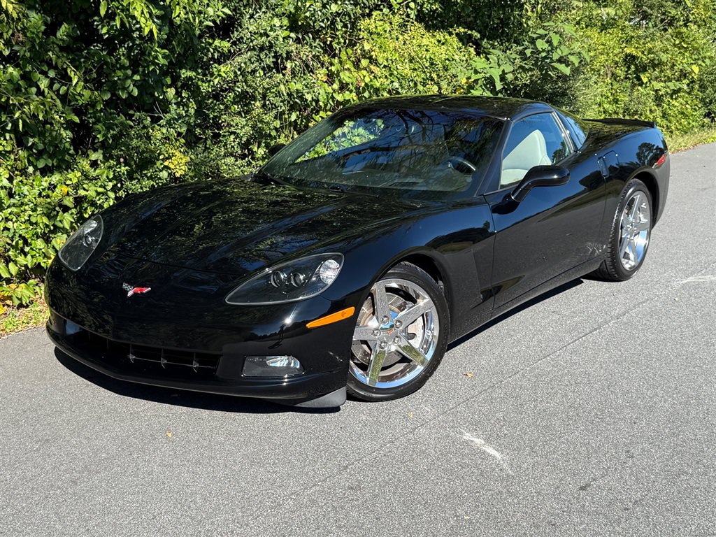 Used 2007 Chevrolet Corvette Coupe w/ Preferred Equipment Group RWD image 3
