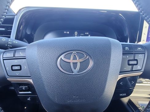 Used 2025 Toyota Crown Signia image 9