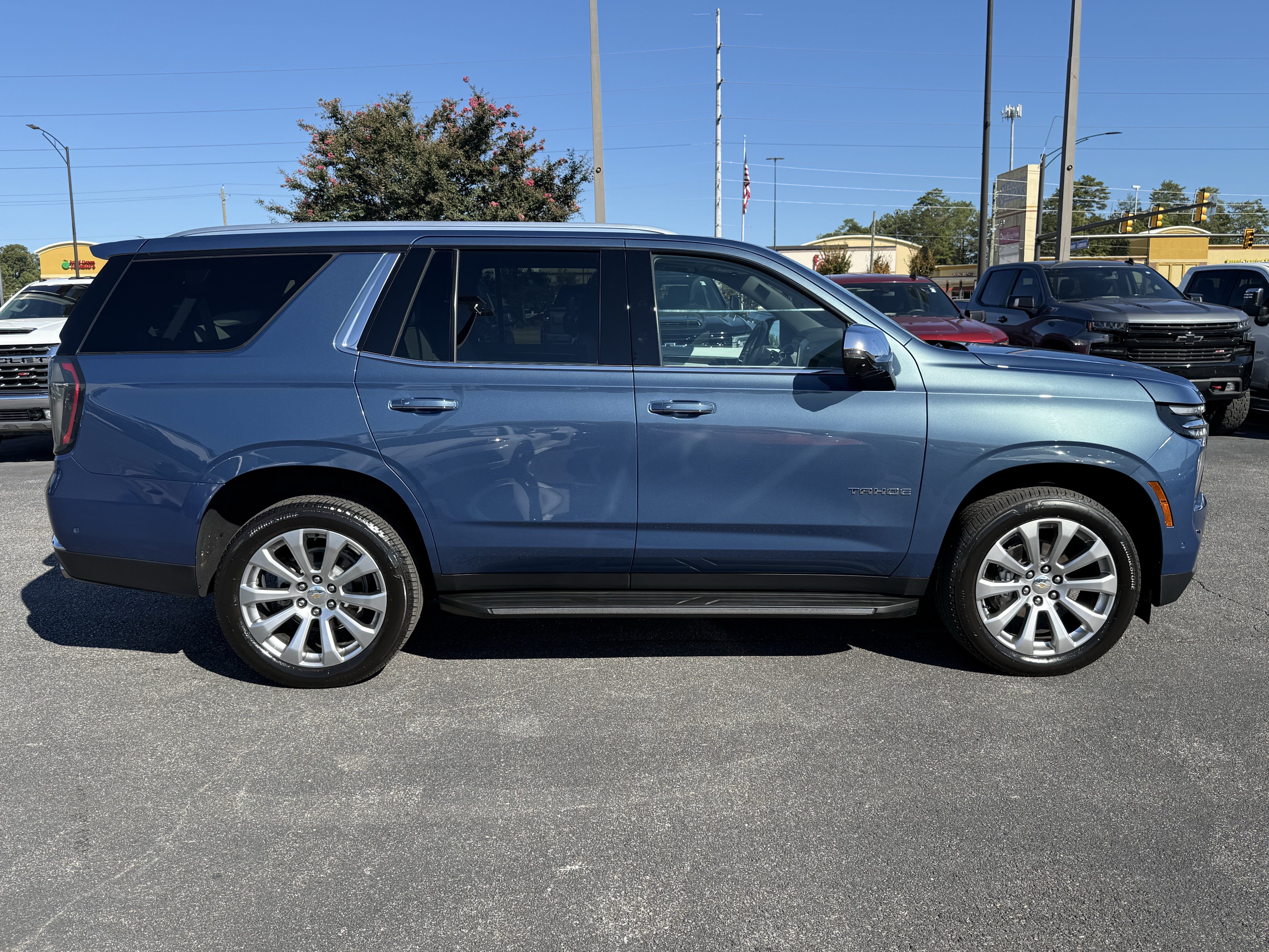 Used 2025 Chevrolet Tahoe Premier AWD/4WD image 11