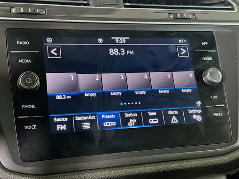 Used 2023 Volkswagen Tiguan SE image 21