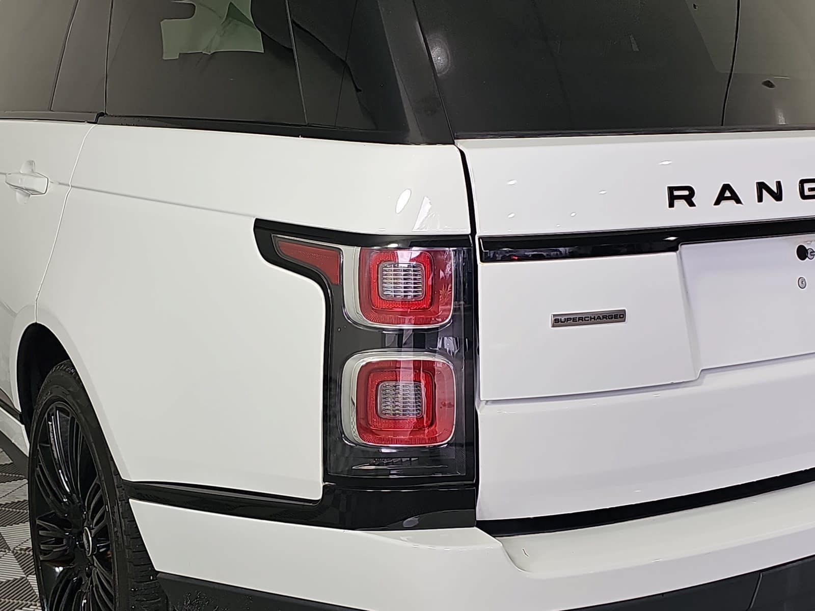 Used 2019 Land Rover Range Rover Long Wheelbase Supercharged AWD/4WD image 32