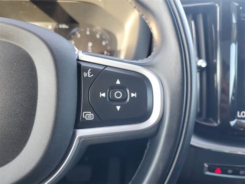 Used 2020 Volvo XC60 T5 Momentum w/ Protection Package Premier image 23