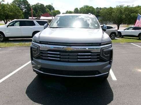 Used 2025 Chevrolet Suburban Premier AWD/4WD image 12