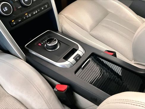 Used 2017 Land Rover Discovery Sport HSE AWD/4WD image 15