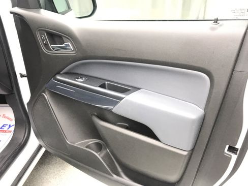 Used 2015 Chevrolet Colorado Z71 AWD/4WD image 22