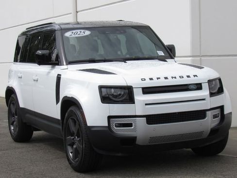 Used 2025 Land Rover Defender 110 S AWD/4WD image 2