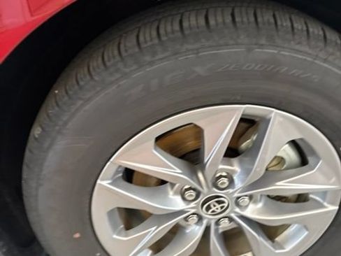 Used 2026 Toyota Sienna XLE FWD image 13