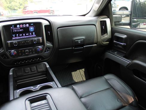 Used 2019 Chevrolet Silverado 2500 LTZ w/ Duramax Plus Package AWD/4WD image 12