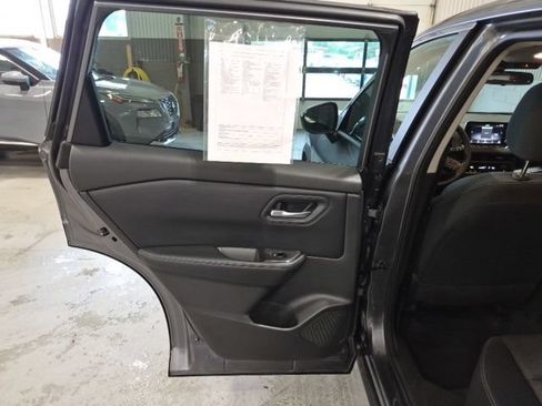 Used 2024 Nissan Rogue SV FWD image 13