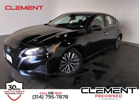 Used 2025 Nissan Altima 2.5 SV image 1