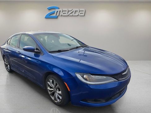 Used 2015 Chrysler 200 S w/ Comfort Group image 5