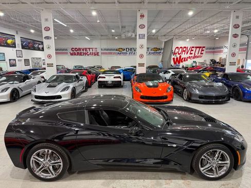 Used 2017 Chevrolet Corvette Stingray Coupe w/ 1LT RWD image 6