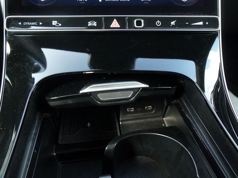 Used 2025 Mercedes-Benz C 300 4MATIC Sedan image 19