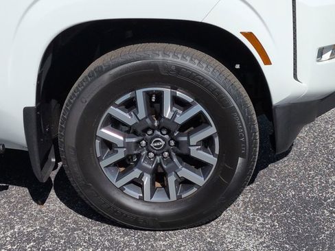 Certified 2022 Nissan Frontier SV RWD image 11