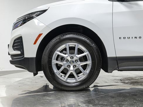 Used 2024 Chevrolet Equinox LS w/ LS Convenience Package image 3