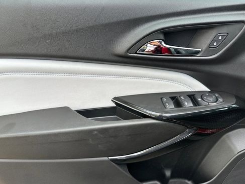 Certified 2025 Chevrolet Trax LT image 11