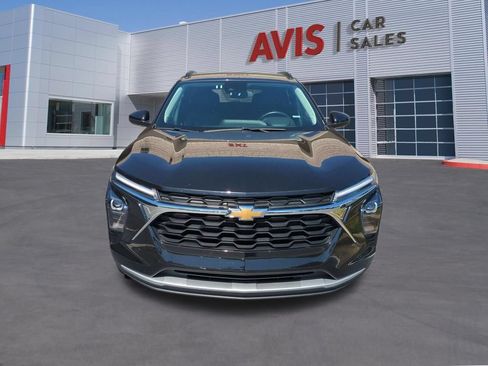 Used 2025 Chevrolet Trax LT w/ LT Convenience Package FWD image 2