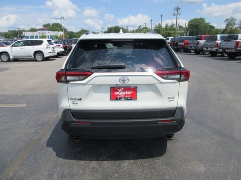 Used 2022 Toyota RAV4 XLE Premium AWD/4WD image 7