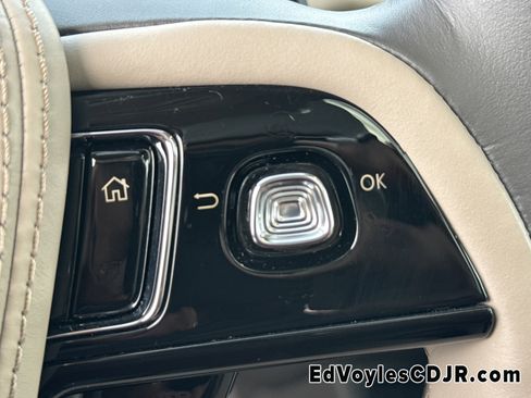 Used 2023 Lincoln Aviator Reserve w/ Equipment Group 201A image 33