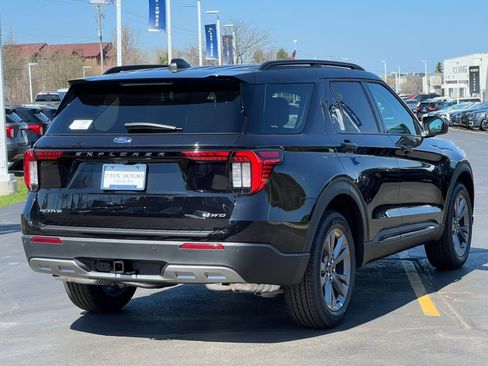 Used 2026 Ford Explorer Active AWD/4WD image 11