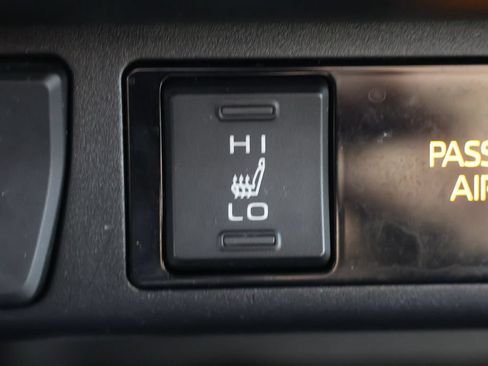 Used 2022 Toyota RAV4 XLE w/ Convenience Package AWD/4WD image 16