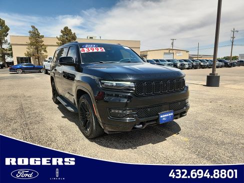 Used 2023 Jeep Wagoneer Series II RWD image 1