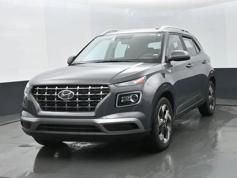 Used 2025 Hyundai Venue SEL image 1