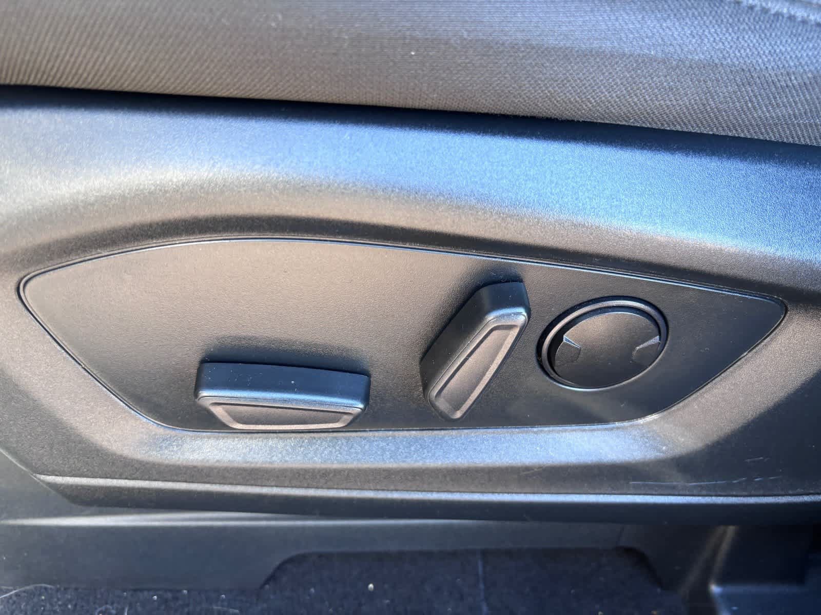 Used 2023 Ford Explorer XLT AWD/4WD image 11