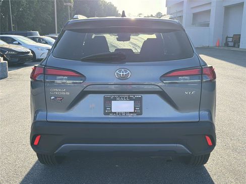 Used 2025 Toyota Corolla Cross XLE FWD image 5