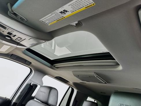 Used 2017 GMC Yukon Denali w/ Open Road Package image 4