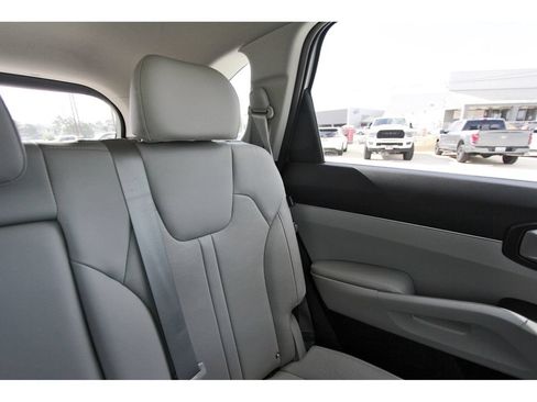 Used 2026 Kia Sorento S FWD image 13