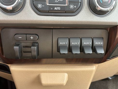 Used 2014 Ford F350 Lariat w/ Lariat Ultimate Package AWD/4WD image 33