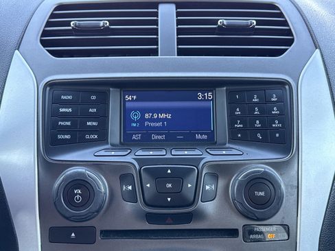 Used 2014 Ford Explorer XLT image 23