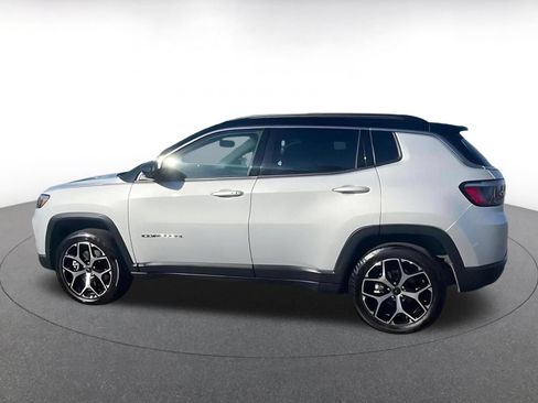 Used 2025 Jeep Compass Limited AWD/4WD image 9