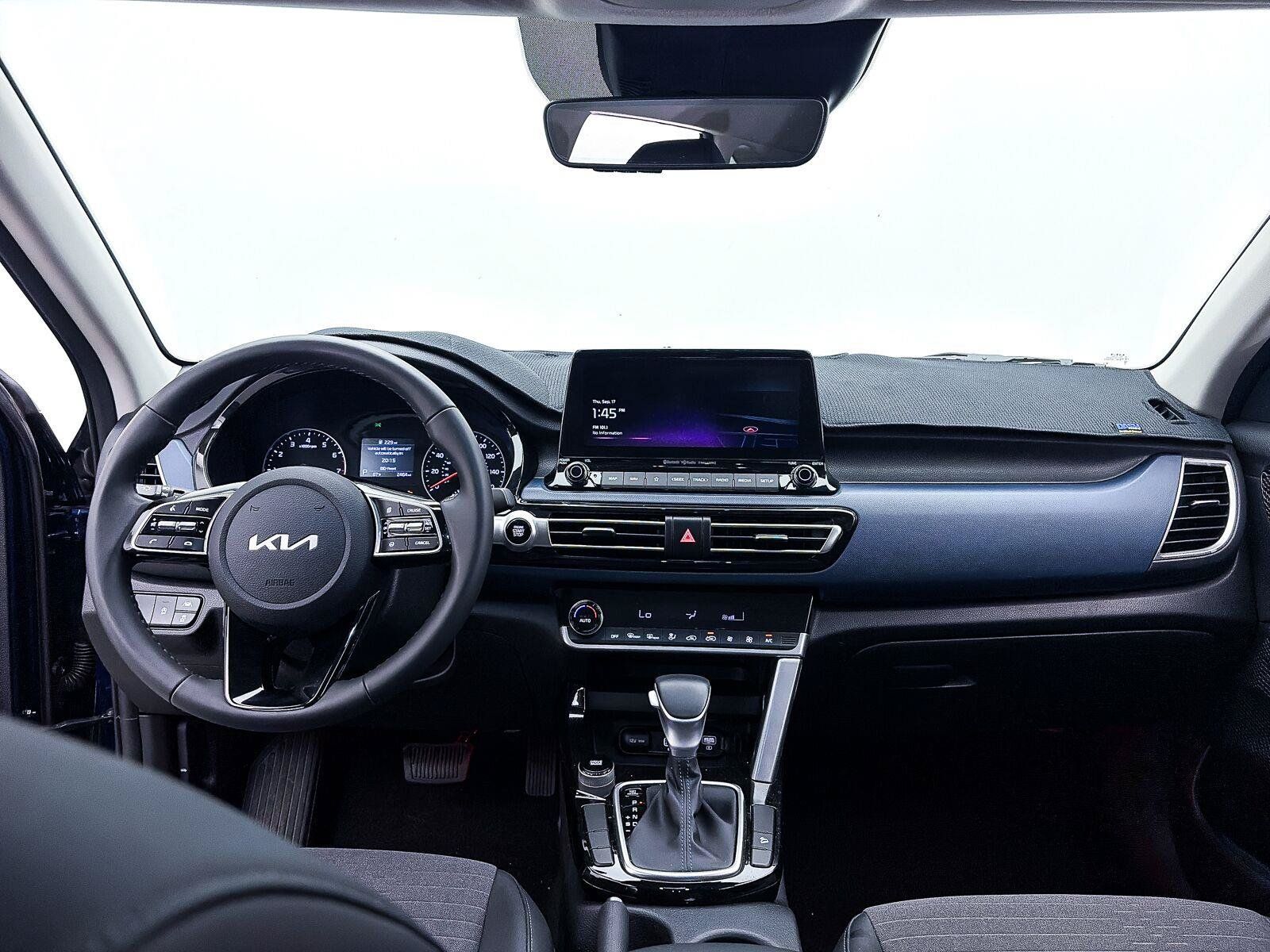 Used 2023 Kia Seltos S w/ Navigation Package FWD image 16