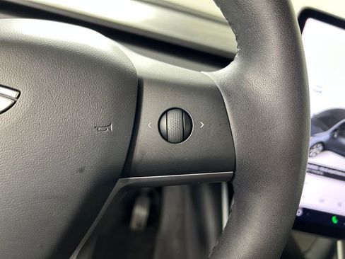 Used 2021 Tesla Model Y Long Range image 17