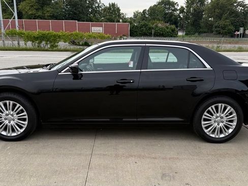 Used 2014 Chrysler 300 AWD w/ Driver Convenience Group image 11