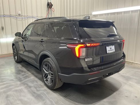Used 2025 Ford Explorer ST-Line w/ ST-Line Street Pack image 22