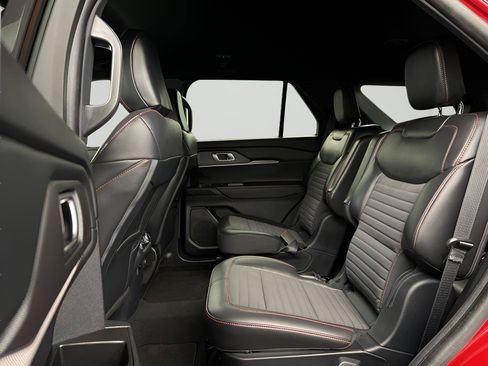 Used 2025 Ford Explorer ST-Line image 29