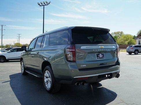 Used 2023 Chevrolet Suburban Premier image 3