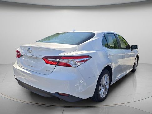 Used 2021 Toyota Camry LE FWD image 5