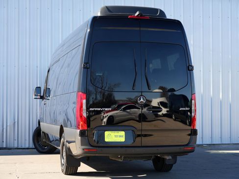 Used 2024 Mercedes-Benz Sprinter 2500 image 6