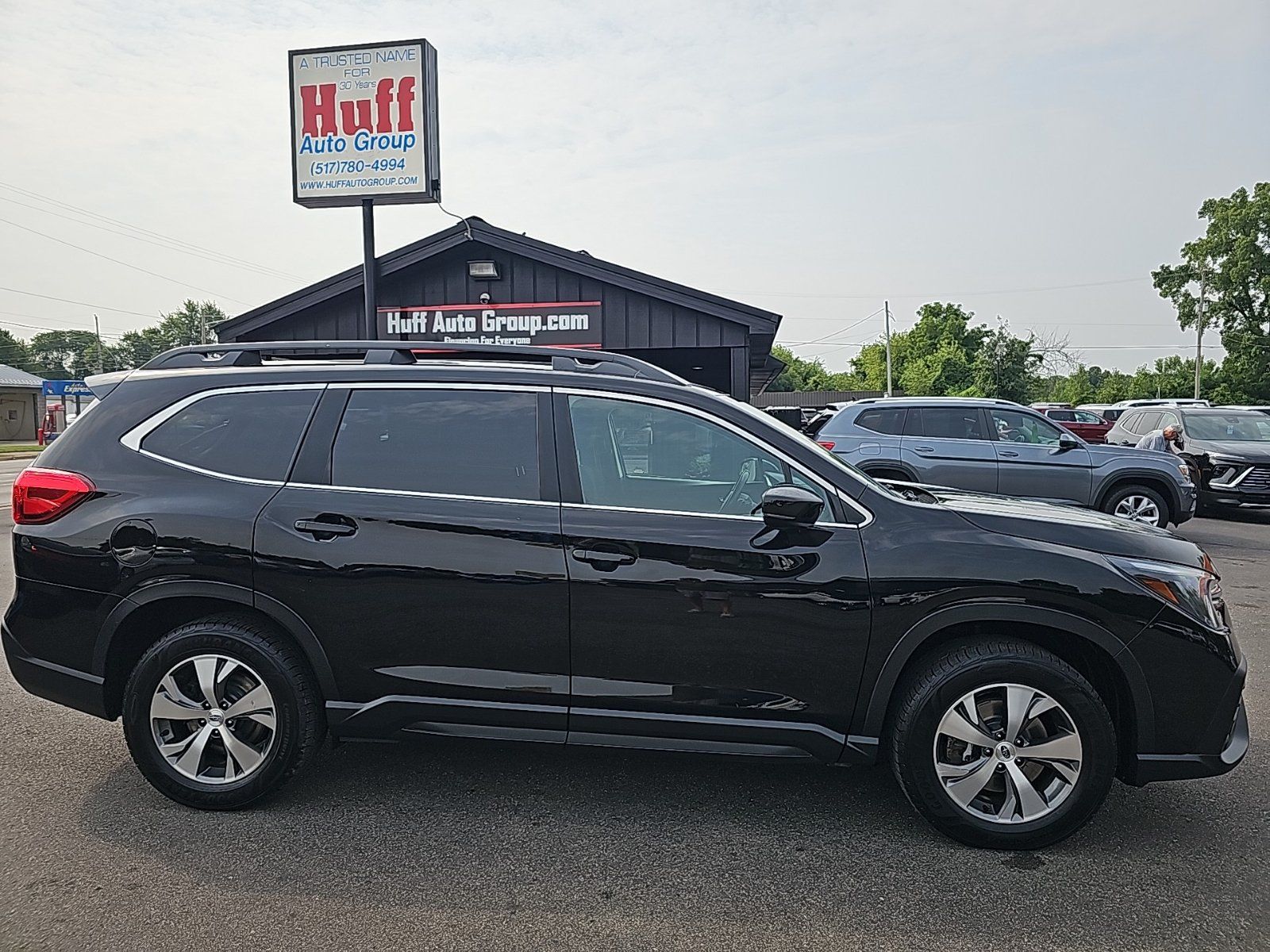 Used 2024 Subaru Ascent Premium AWD/4WD image 2