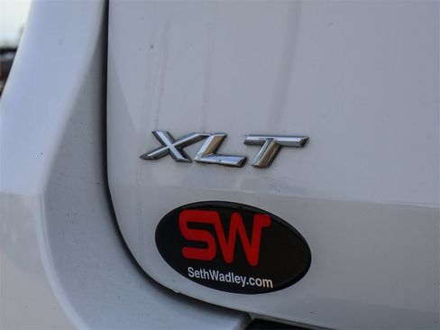 Used 2022 Ford Explorer XLT image 11