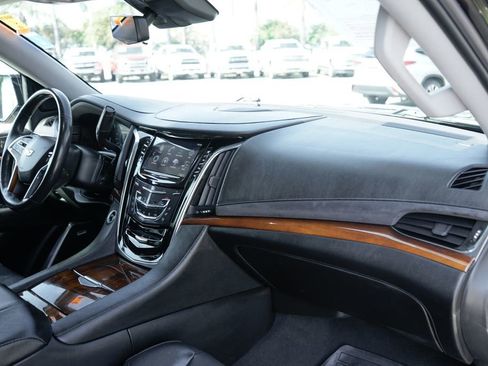 Used 2018 Cadillac Escalade ESV Premium Luxury AWD/4WD image 44