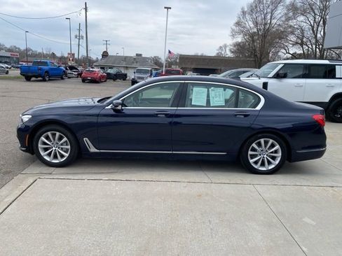 Used 2018 BMW 740i xDrive image 9